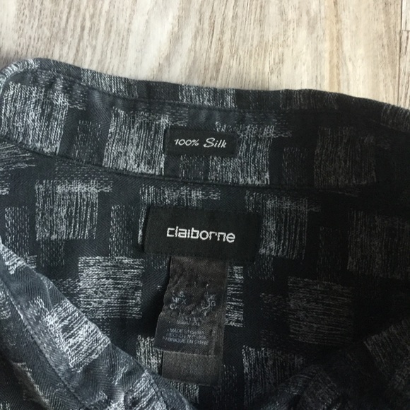 Claiborne 100% Silk Men’s short Sleeve Shirt - Picture 2 of 3